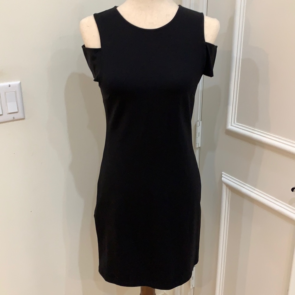 BB Dakota Xs Short sleeve cold shoulder dress